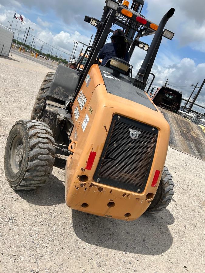 2022 CASE 588H