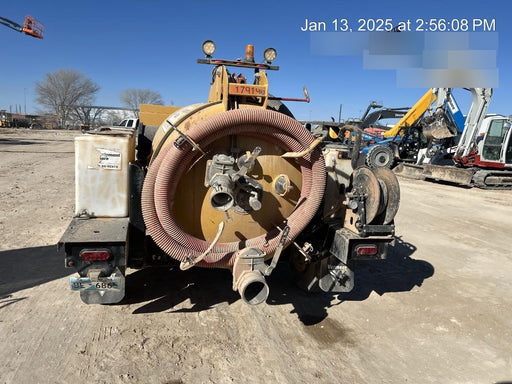 2021 Vac-Tron LP573XDT T4 Koehler Diesel Engine, 500 Gallon Debris Tank, x2 100 Gallon Water Tanks