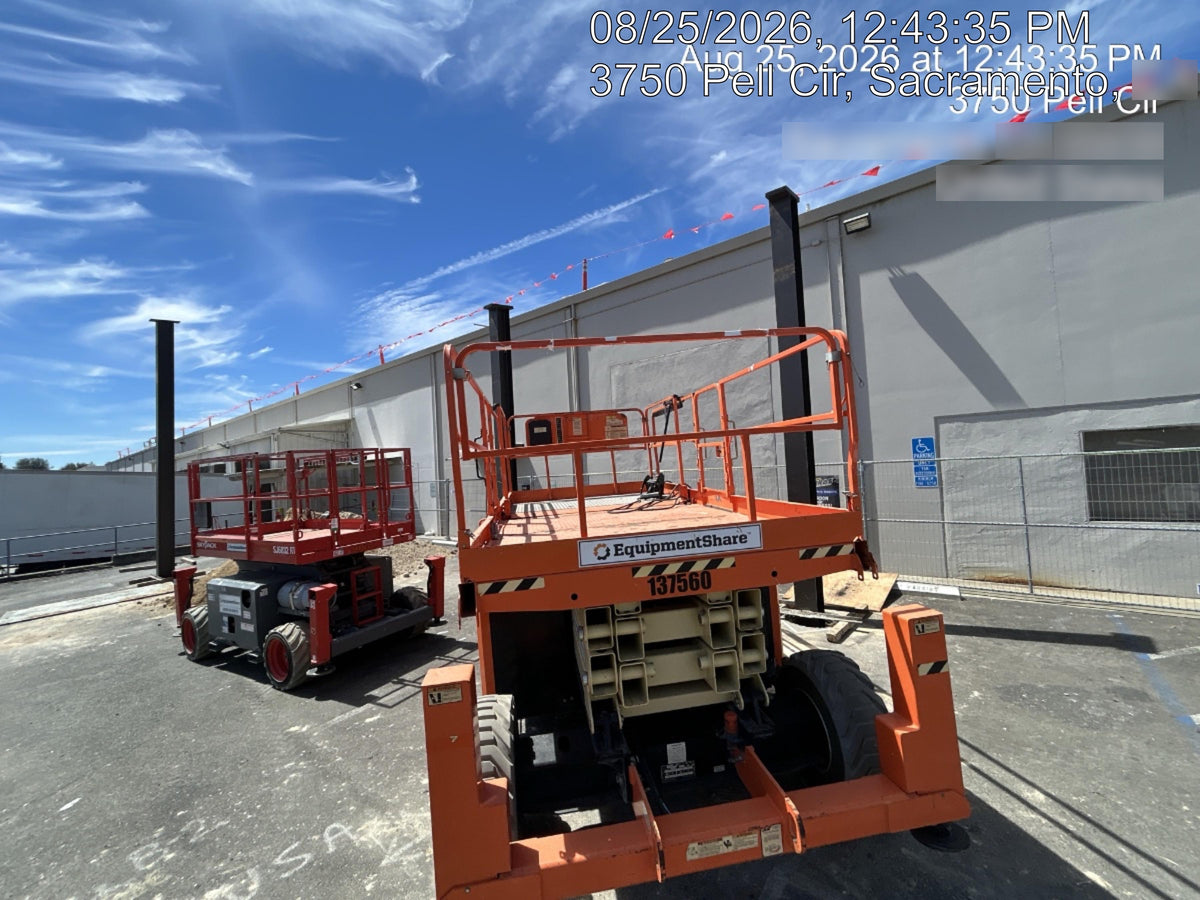 2021 JLG 330LRT