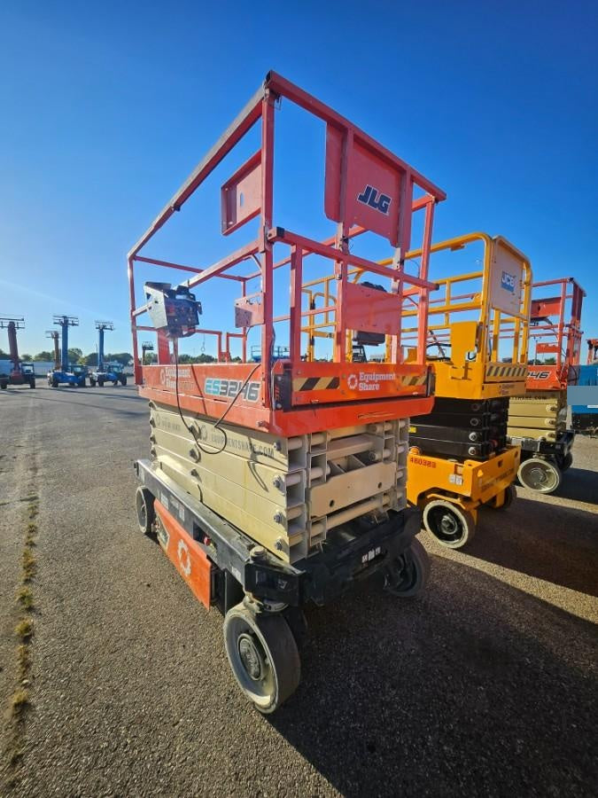 2023 JLG ES3246