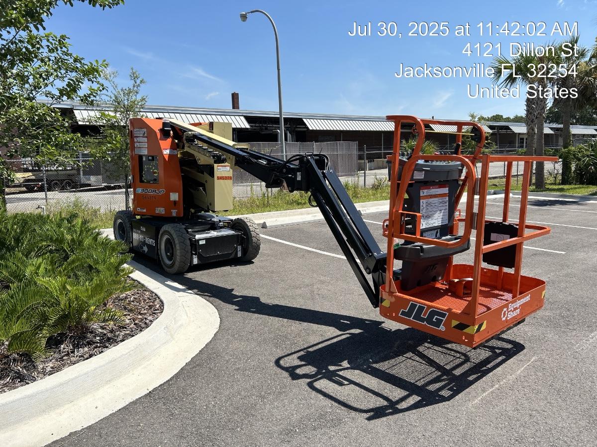 2025 JLG E300AJP