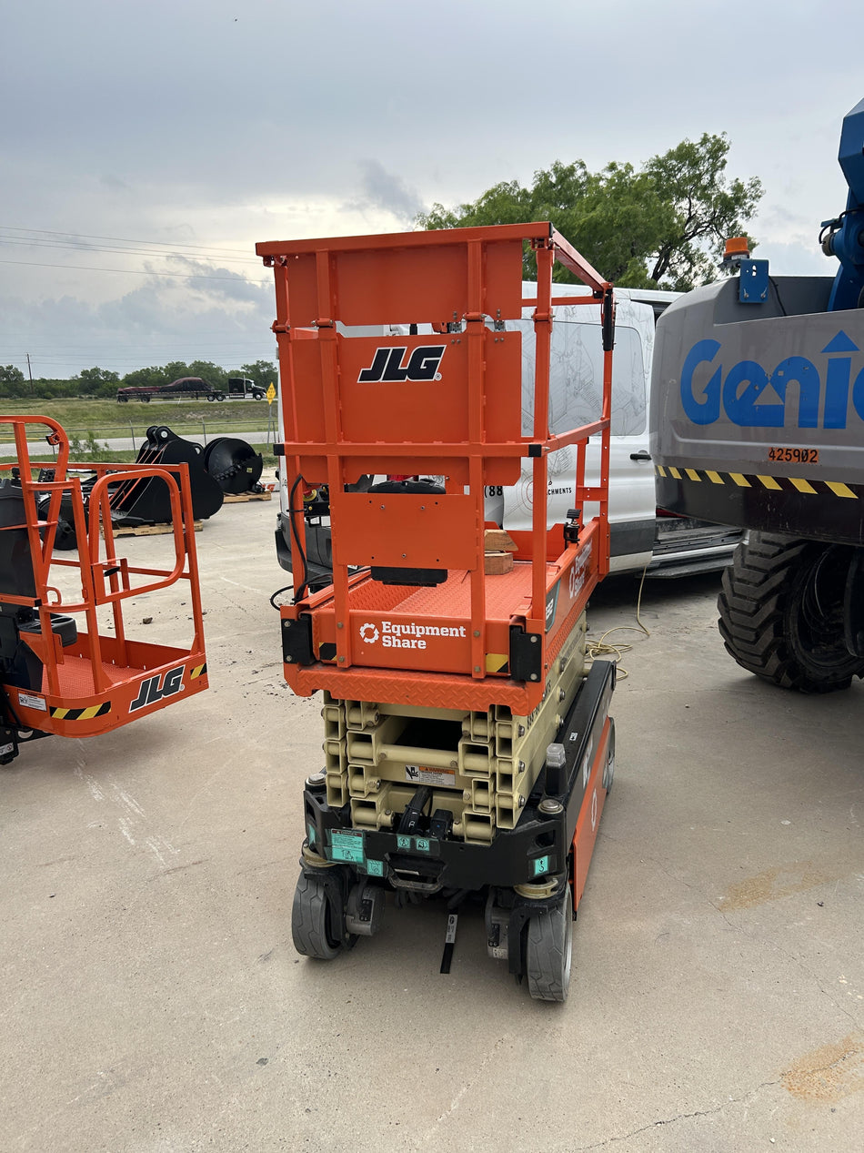 2025 JLG ES1932