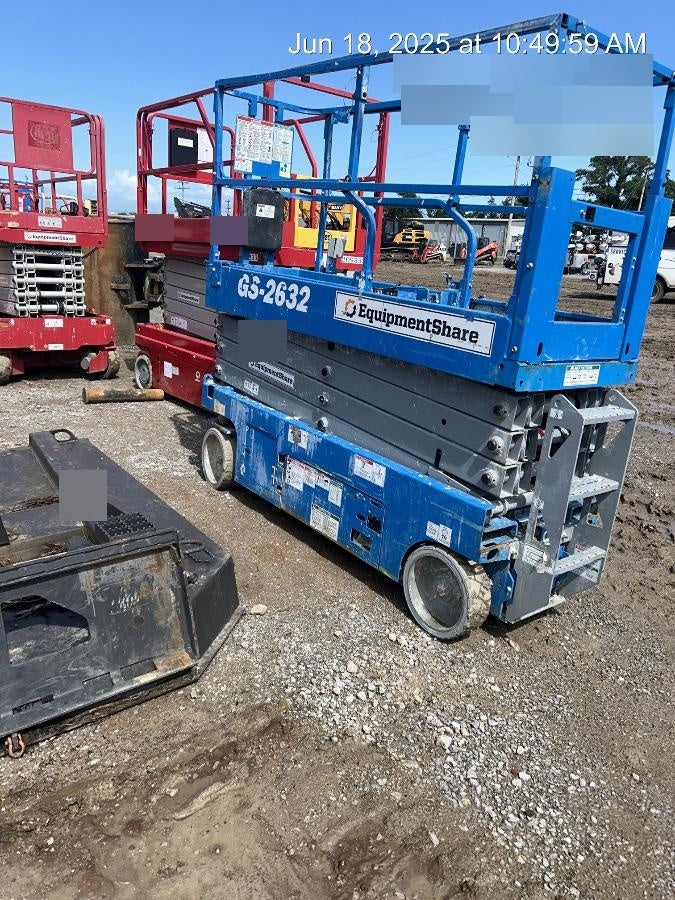 2020 Genie GS-2632 Solid NM Tires, Folding Rails with half-height swing gate, Beacon