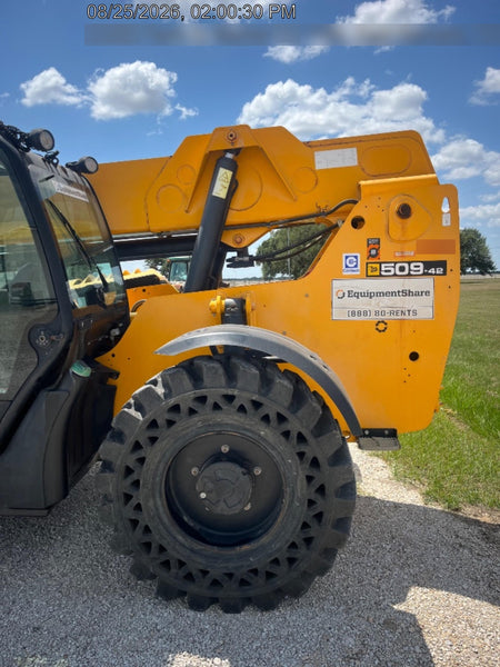 2019 JCB 509-42 JCB 509-42 Enclosed Cab, 74 HP, Solid Tires, Worklights, Beacon, Aux Hydraulics, Lifting Eye w/60" Carriage/60" Forks