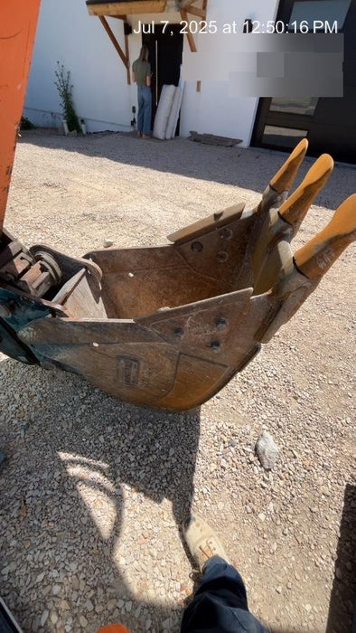 2020 DOOSAN 24" Bucket-Doosan