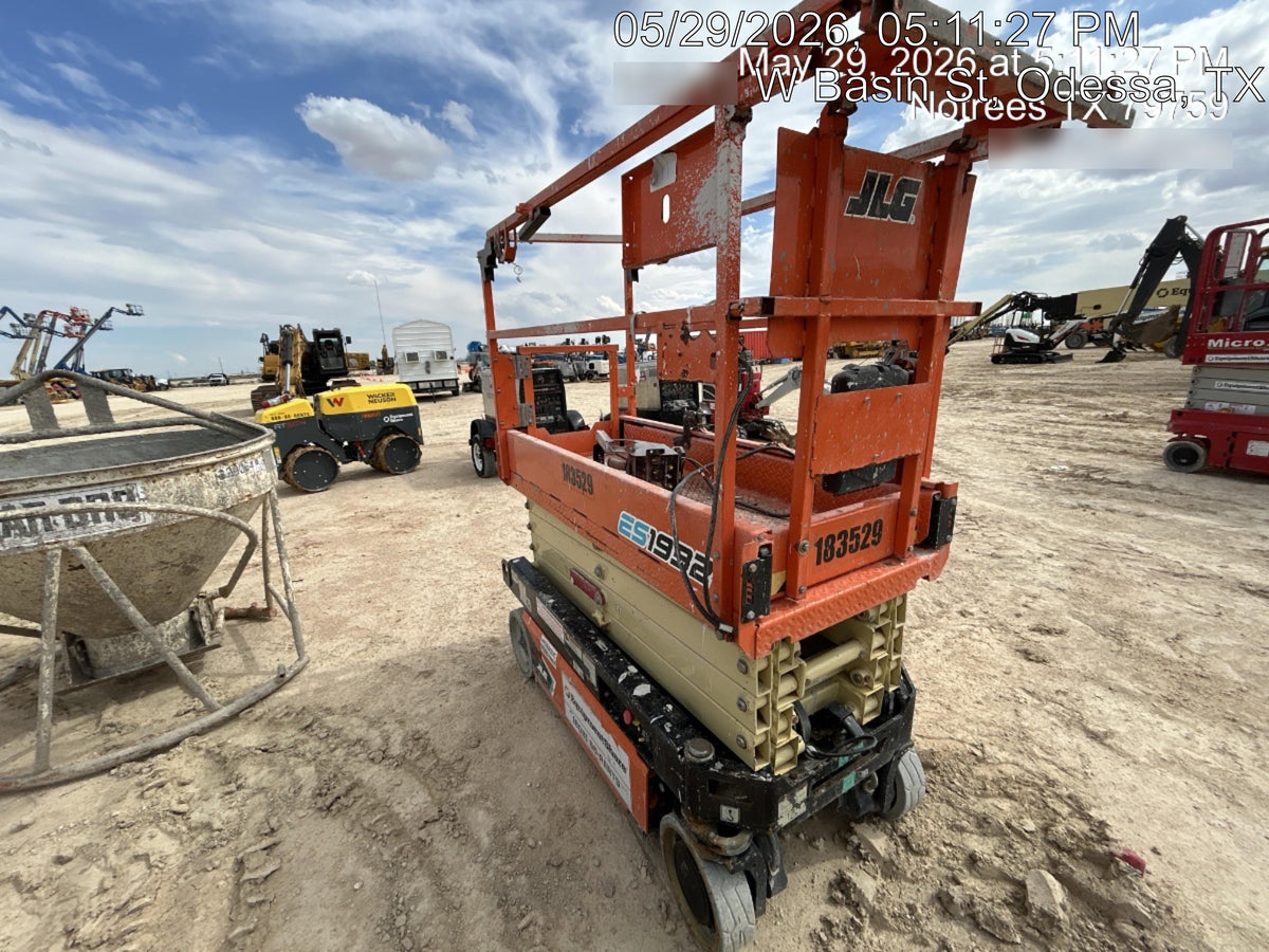 2021 JLG ES1932