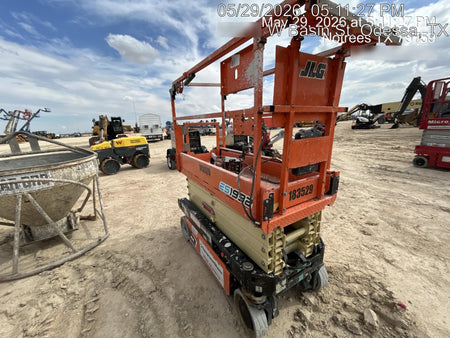 2021 JLG ES1932