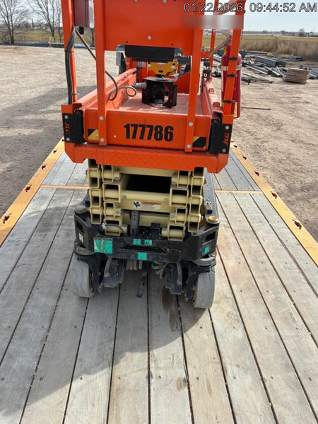 2021 JLG ES1932