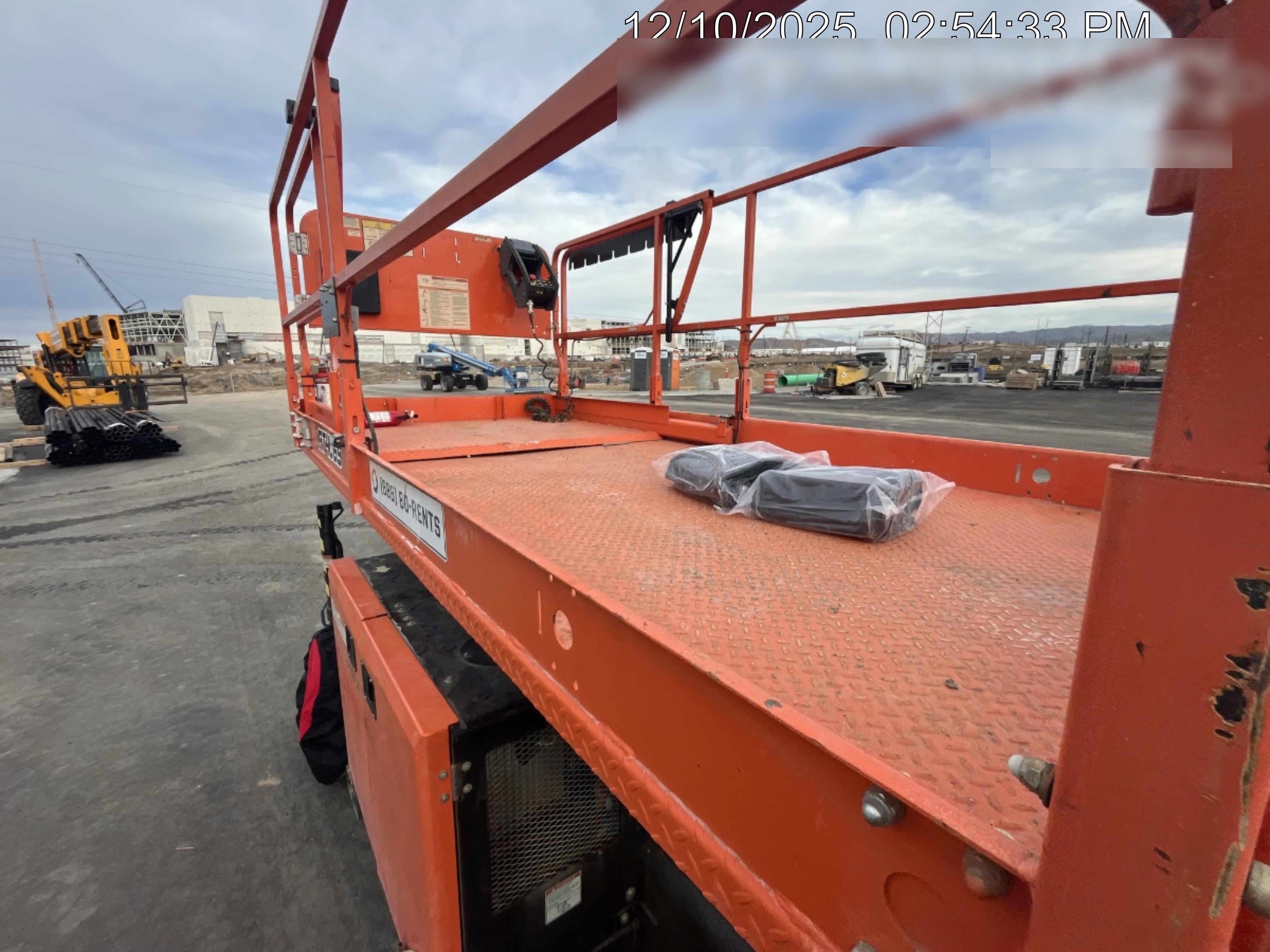 2022 JLG RT4069