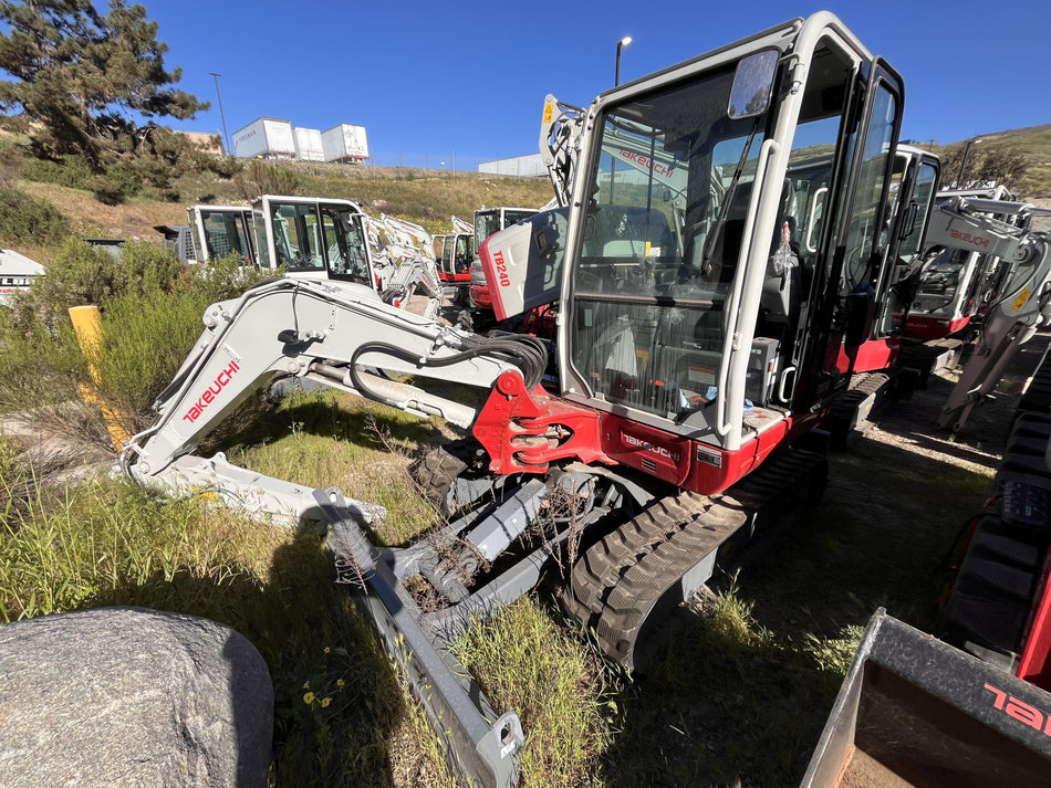 2023 TAKEUCHI TB240-CR