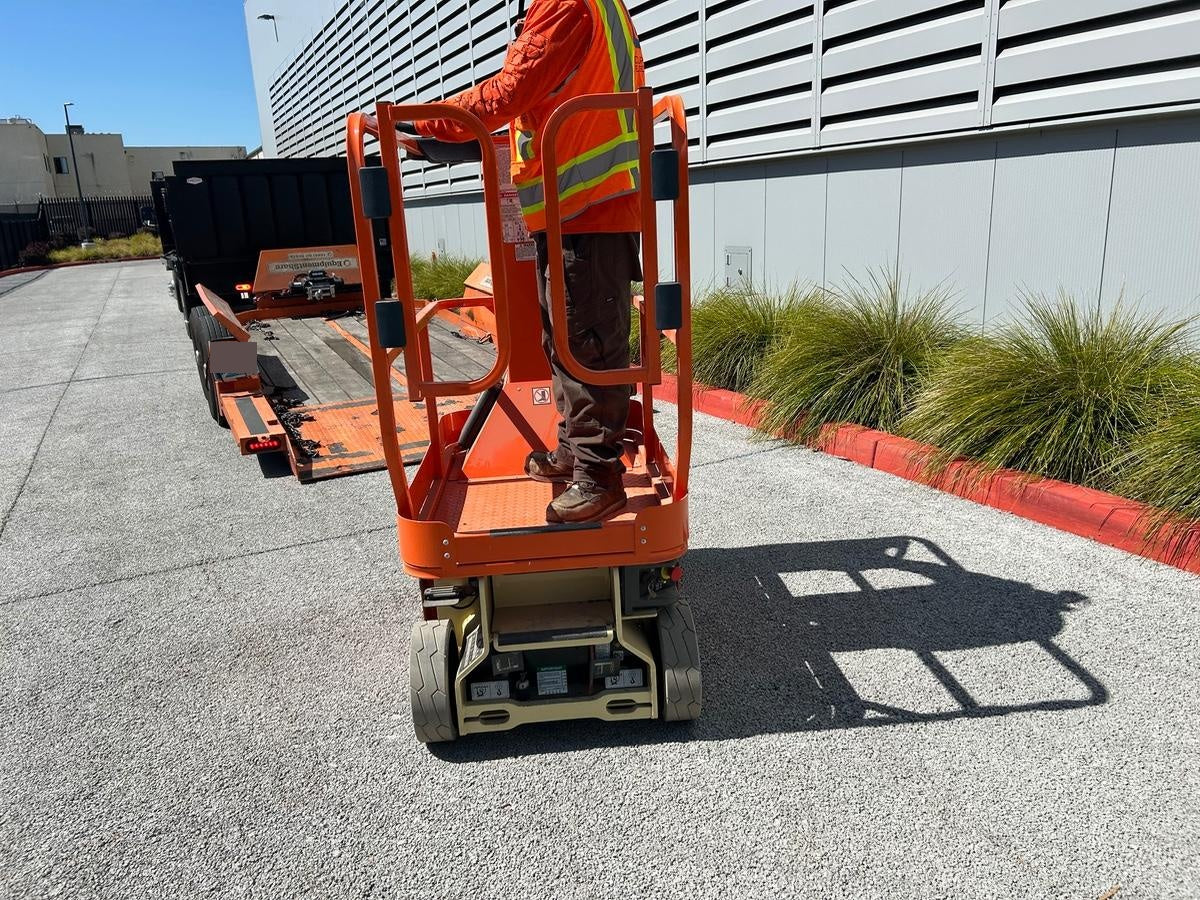 2024 JLG 1230ES