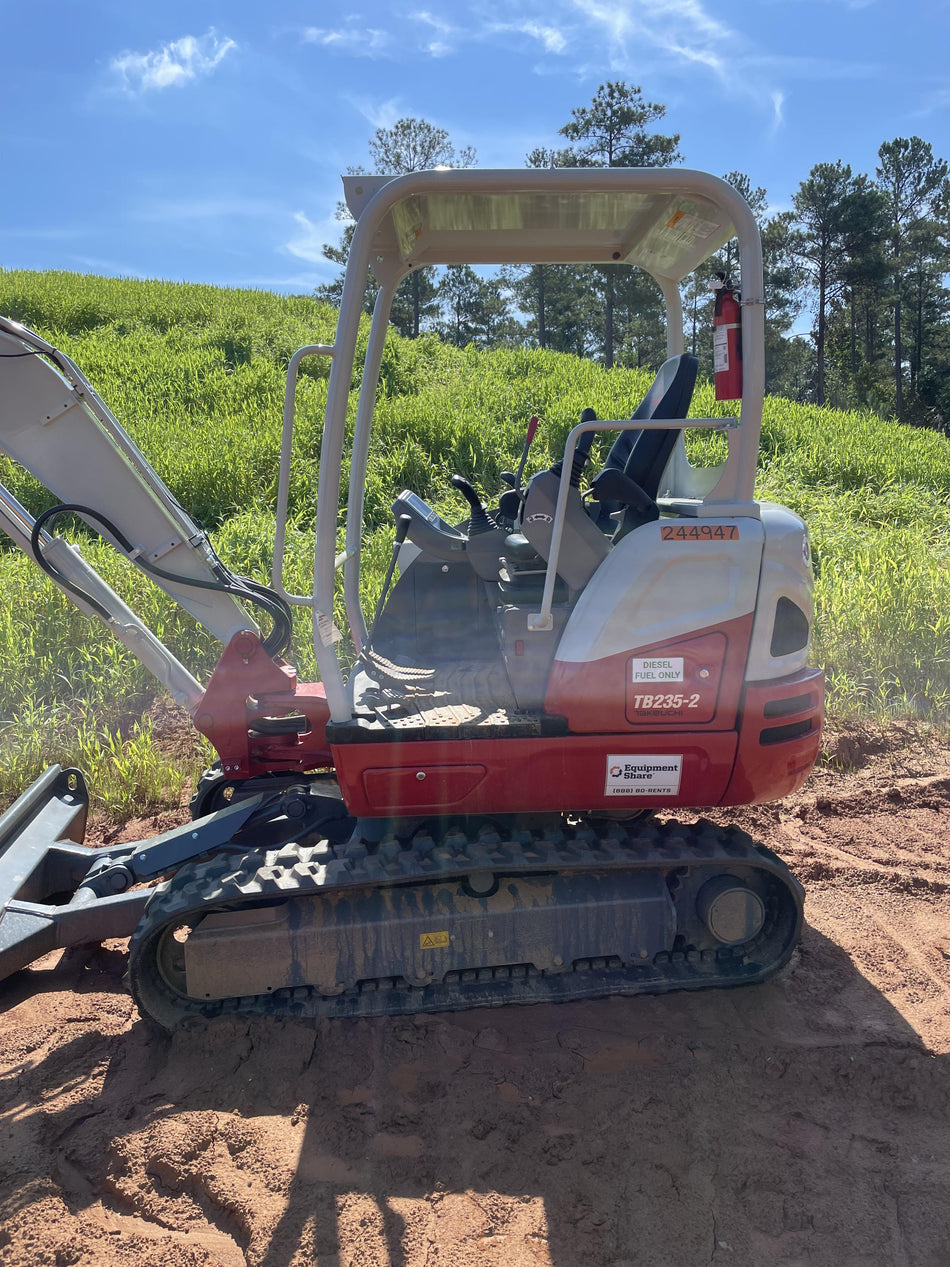 2022 TAKEUCHI TB235-2R