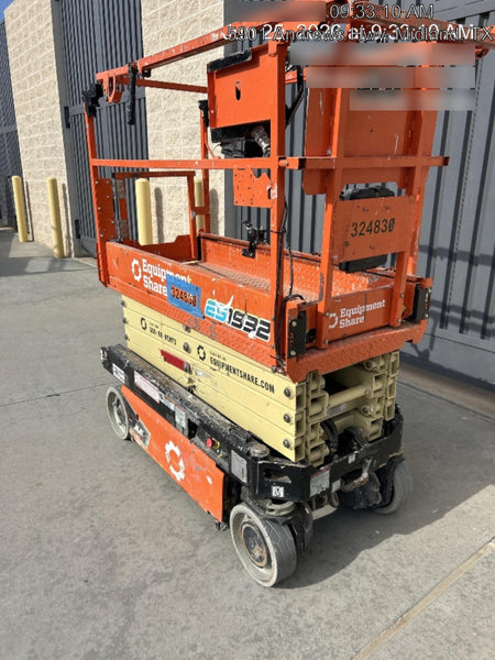 2023 JLG ES1932