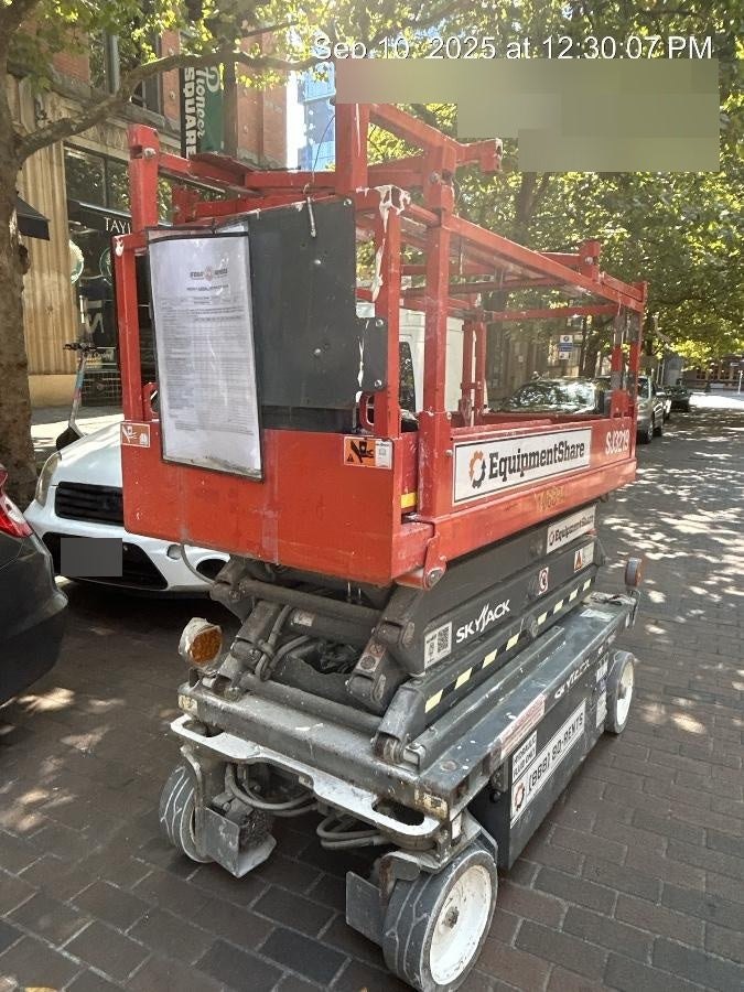 2020 Skyjack SJIII-3219 Solid NM Tires, Half height spring hinged entry gate, Dual Beacons, 800W Inverter