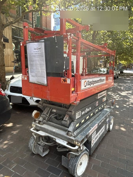 2020 Skyjack SJIII-3219 Solid NM Tires, Half height spring hinged entry gate, Dual Beacons, 800W Inverter