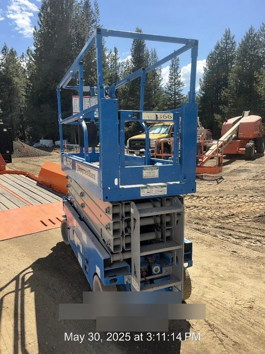 2020 Genie GS-2632 Solid NM Tires, Folding Rails with Half-Height Swing Gate, Beacon, 800W Invertor