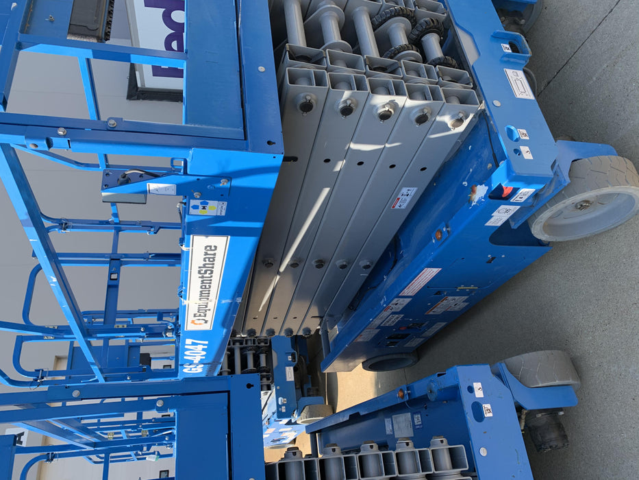 2019 Genie GS-4047 Folding rails with half height swing gate