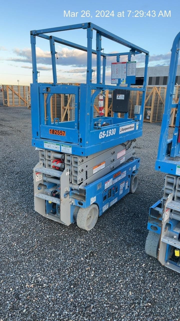 2020 Genie GS-1930 Solid Non Marking Tires, Beacon, Folding rails with half height swing gate, 800W Inverter