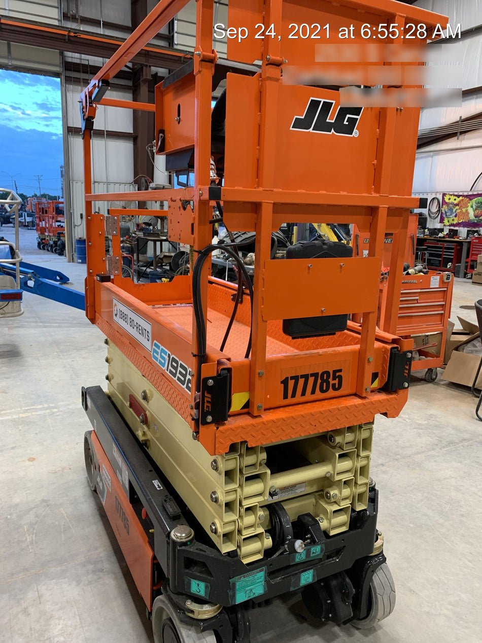 2021 JLG ES1932