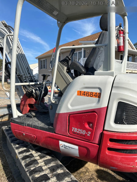 2021 TAKEUCHI TB250-2
