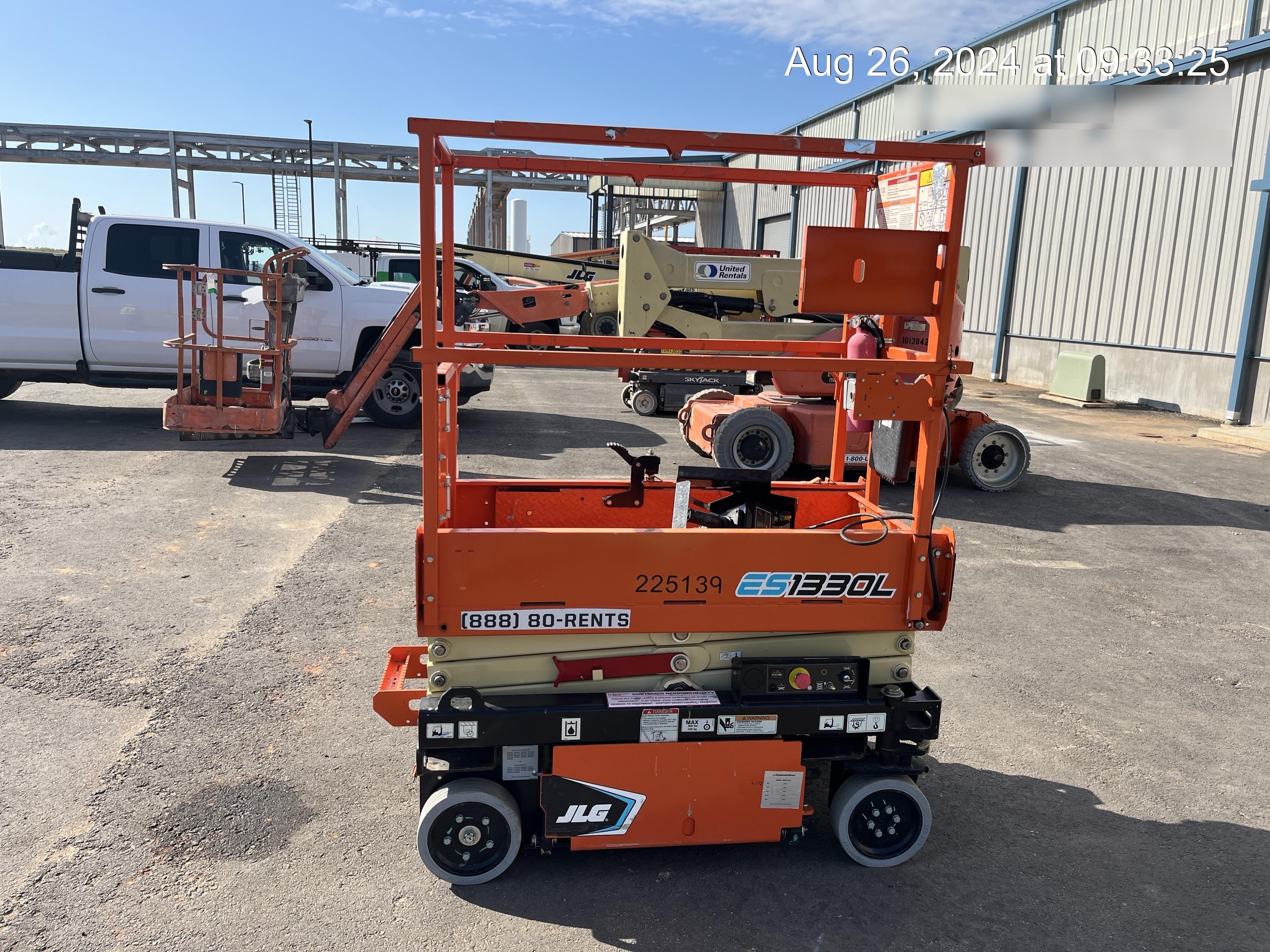 2022 JLG ES1330L