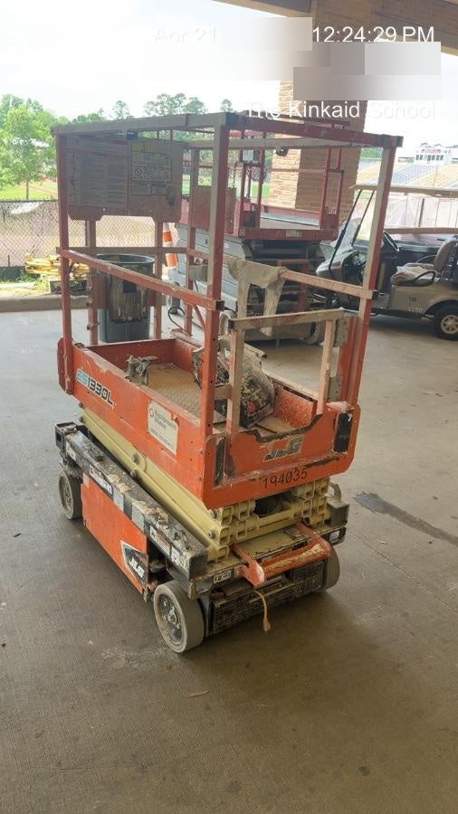 2021 JLG ES1330L