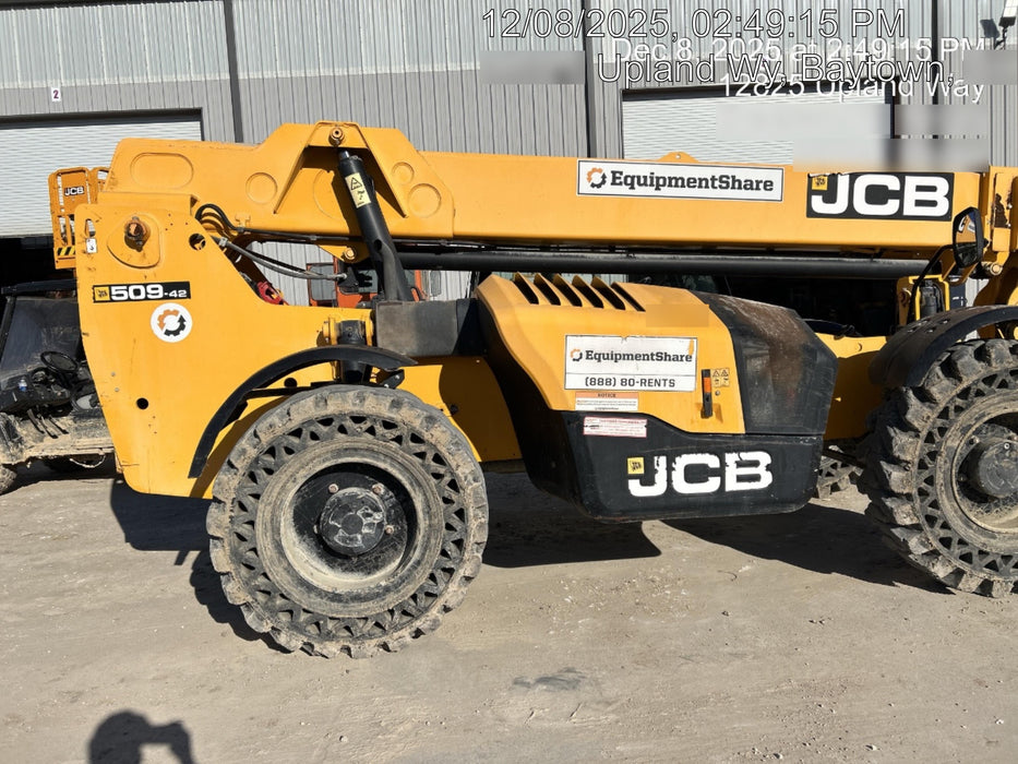 2019 JCB 509-42 Cab/Heat/Air, 74 HP, Solid Tires, STD Worklight, Beacon, Aux Hydraulics, Lifting Eye, Back up Alarm w/66" Carriage/60" Forks
