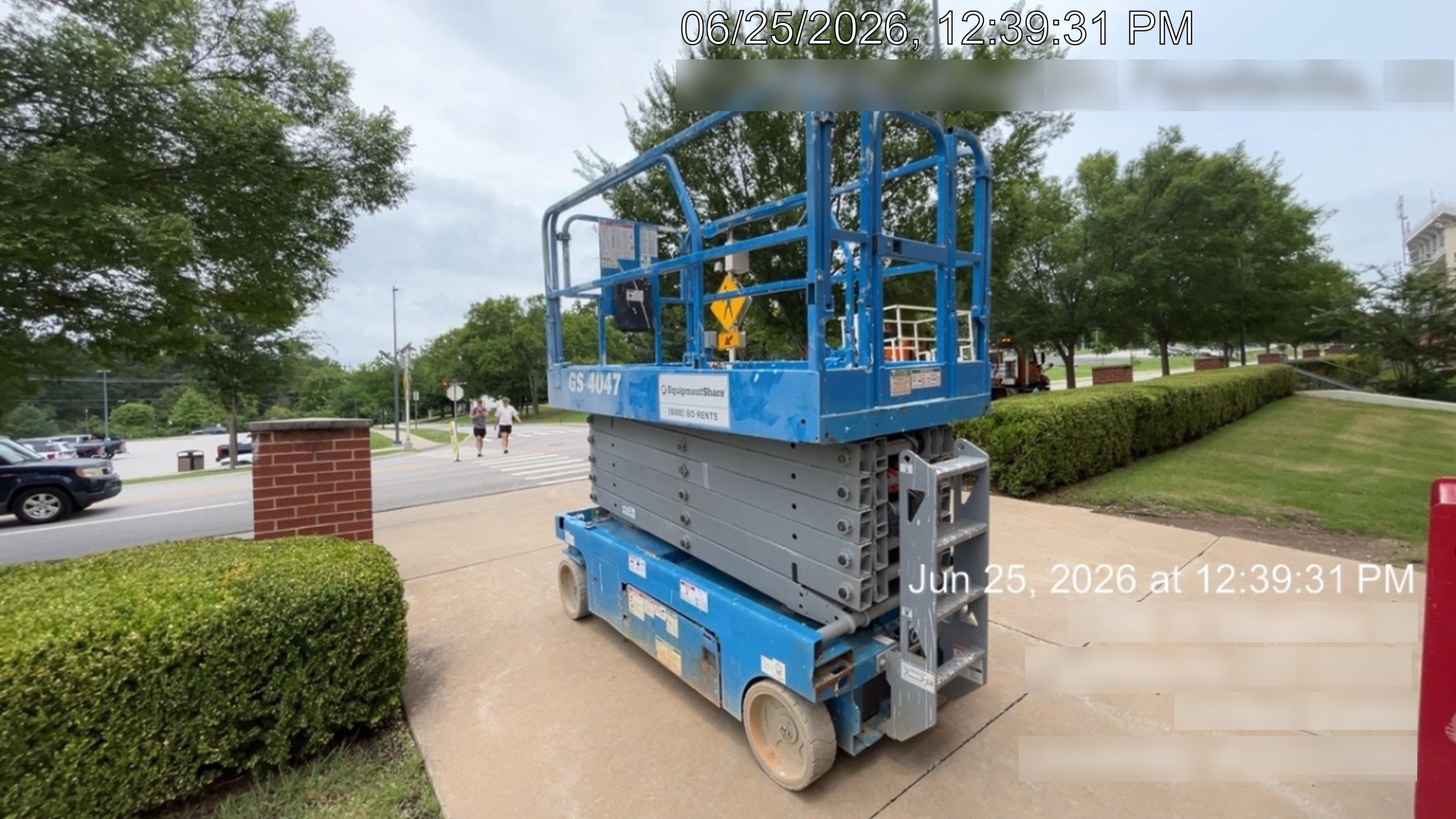 2019 Genie GS-4047 Folding rails with half height swing gate