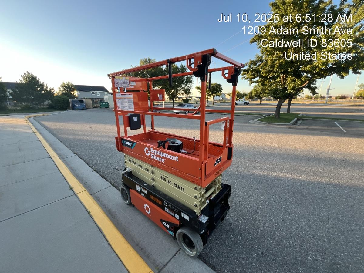 2025 JLG ES1932