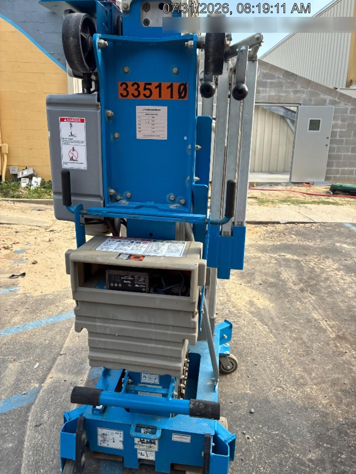 2023 GENIE AWP-30S DC
