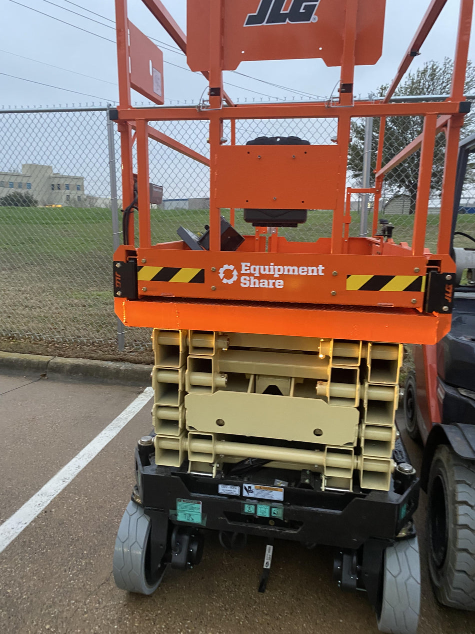 2023 JLG ES3246
