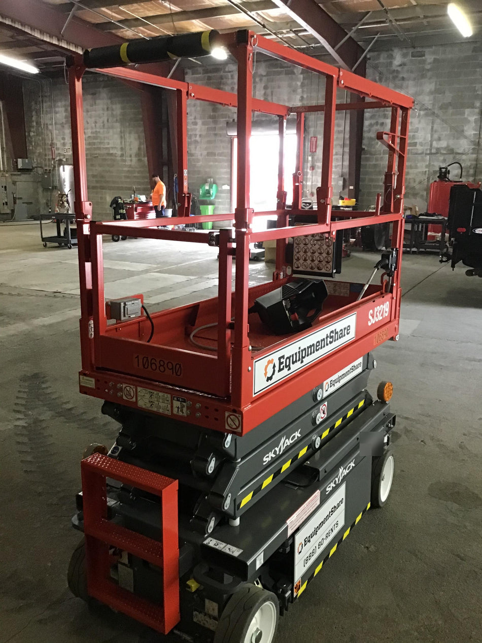 2020 Skyjack SJIII-3219 Solid NM Tires, Half height spring hinged entry gate, Dual Beacons, 800W Inverter