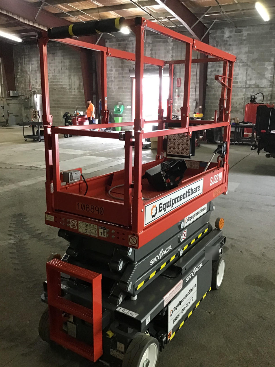 2020 Skyjack SJIII-3219 Solid NM Tires, Half height spring hinged entry gate, Dual Beacons, 800W Inverter