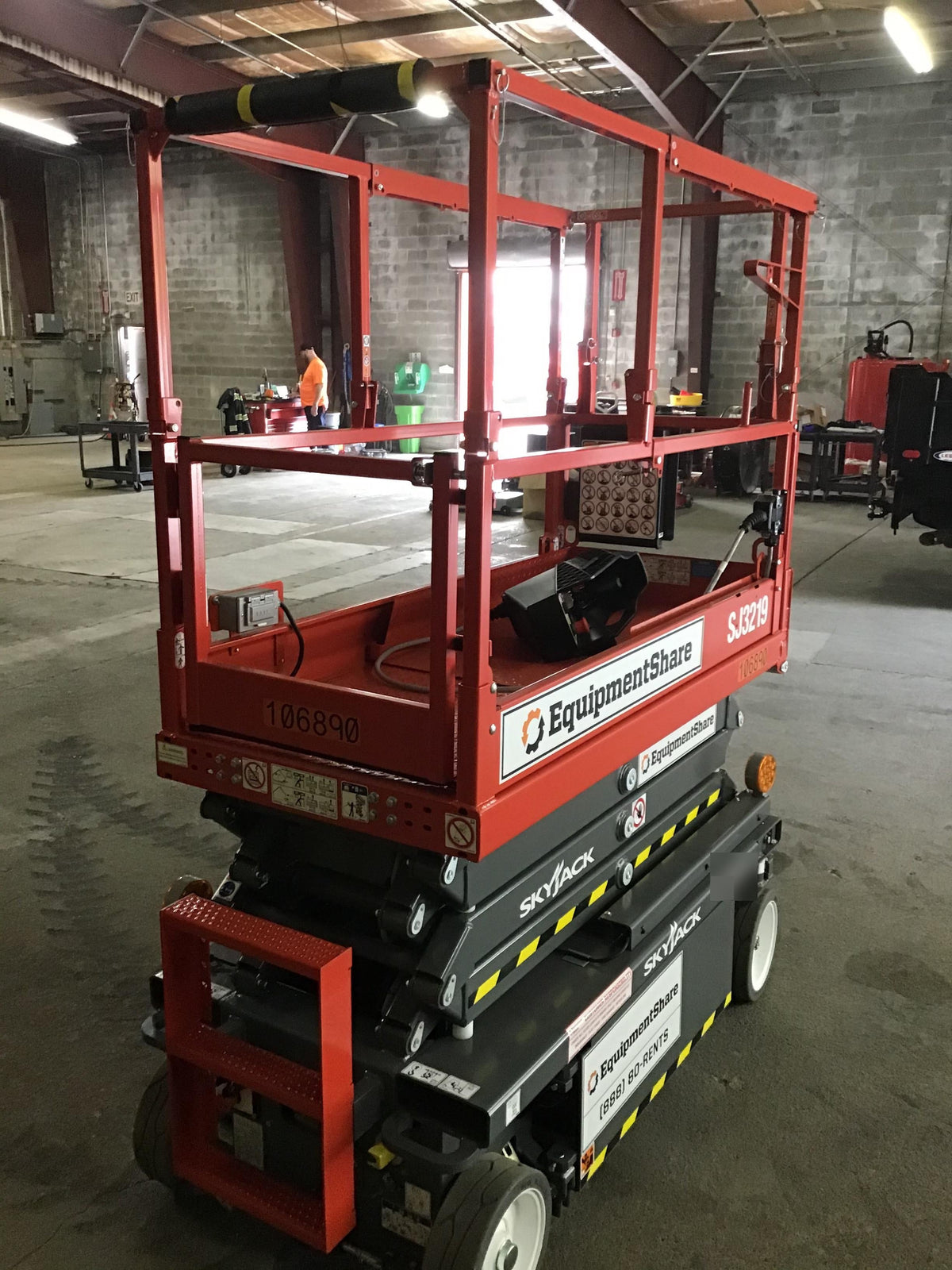2020 Skyjack SJIII-3219 Solid NM Tires, Half height spring hinged entry gate, Dual Beacons, 800W Inverter