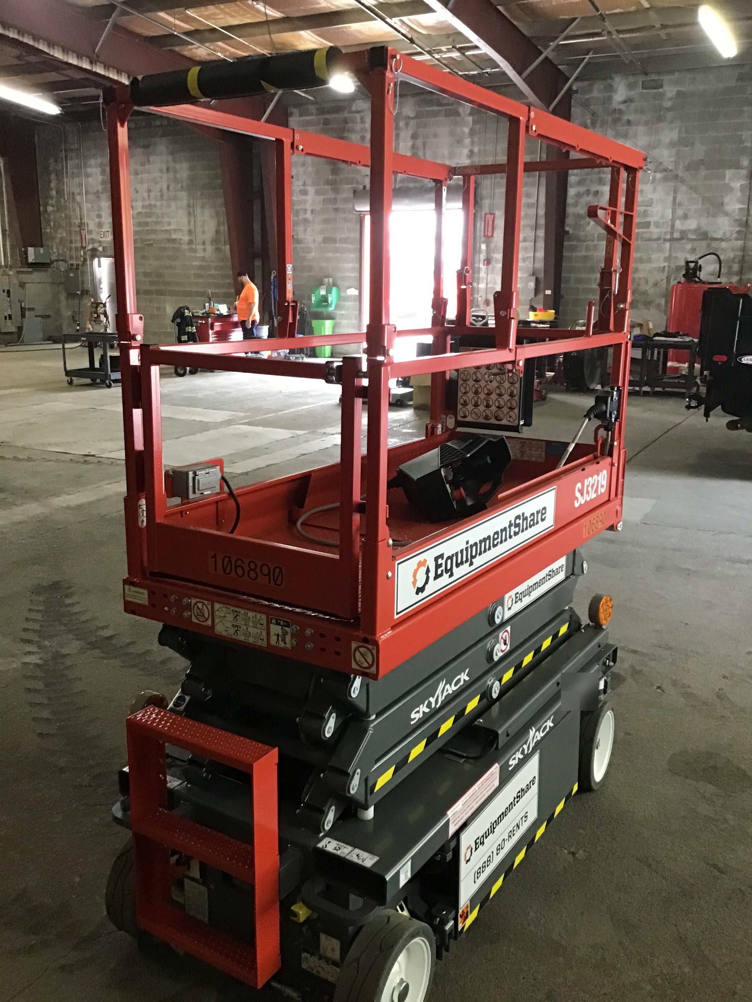2020 Skyjack SJIII-3219 Solid NM Tires, Half height spring hinged entry gate, Dual Beacons, 800W Inverter