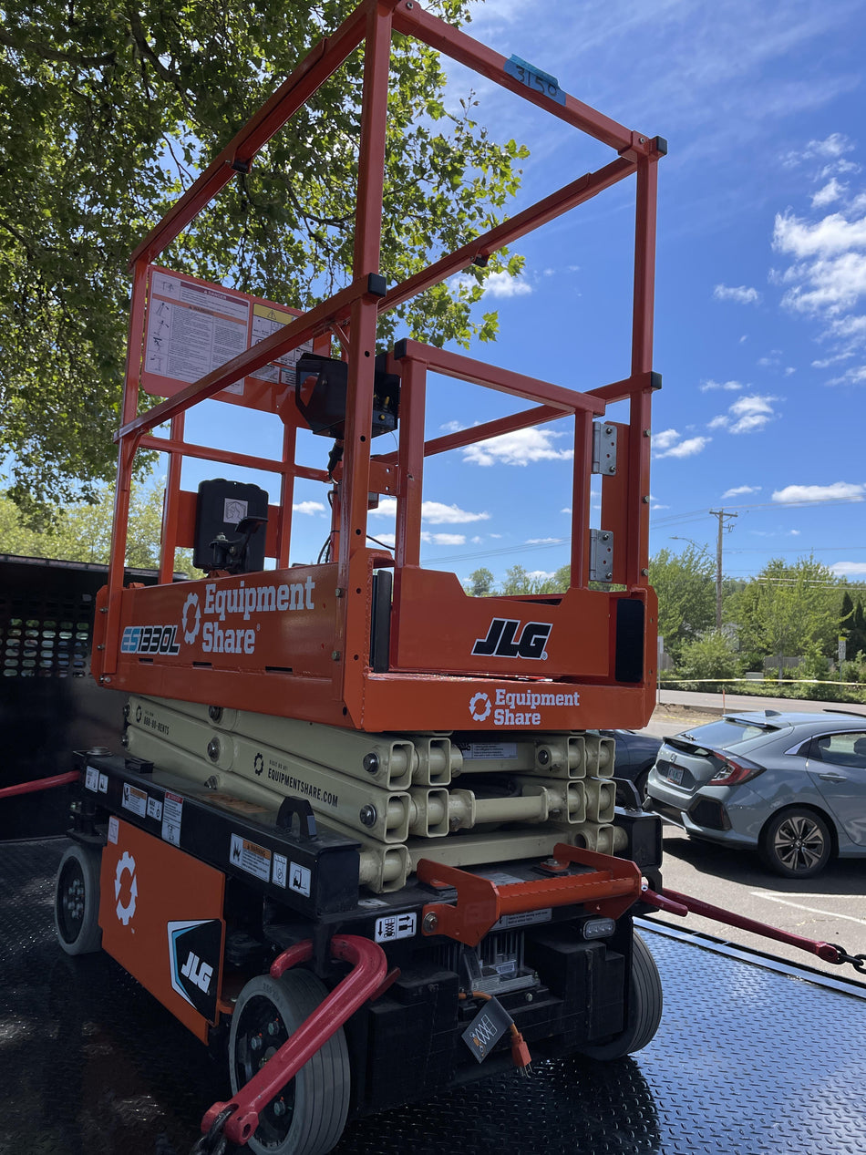 2022 JLG ES1330L