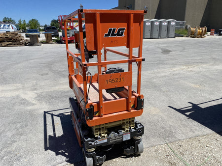 2021 JLG ES1330L