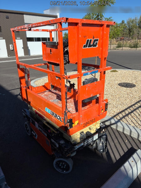 2022 JLG ES1330L