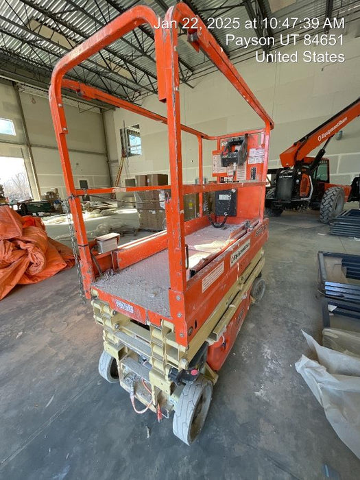 2017 JLG 1930ES Standard Options