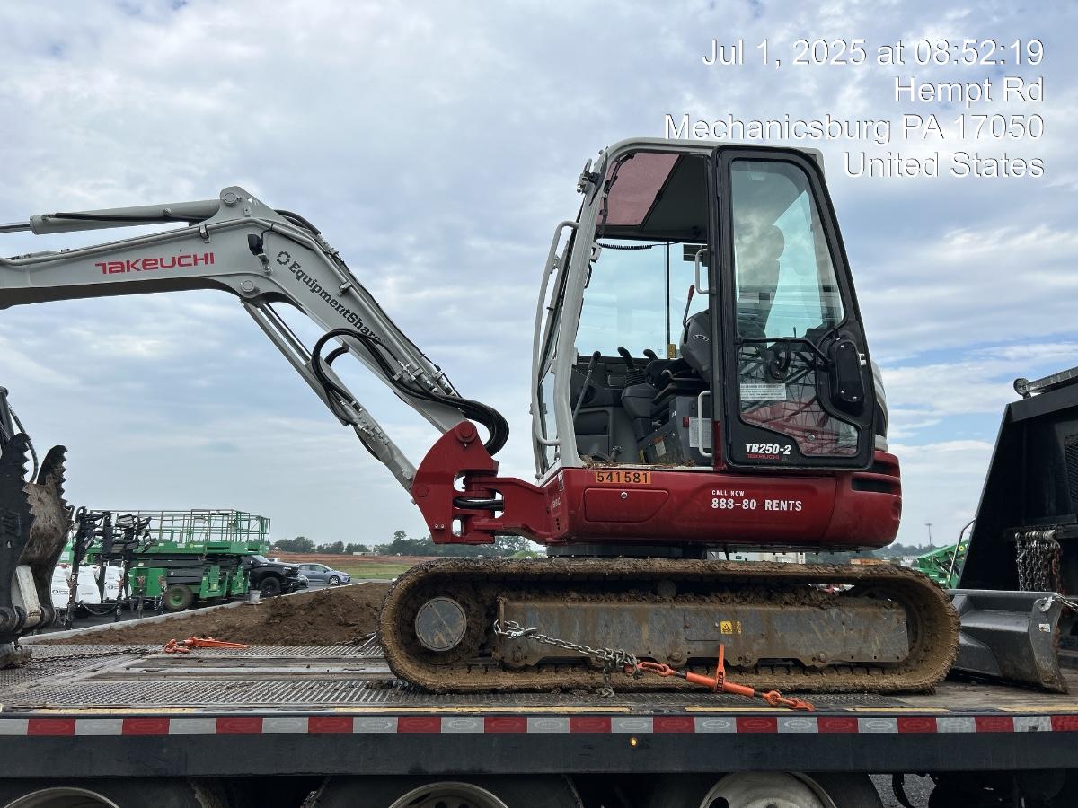 2025 TAKEUCHI TB250-2CR