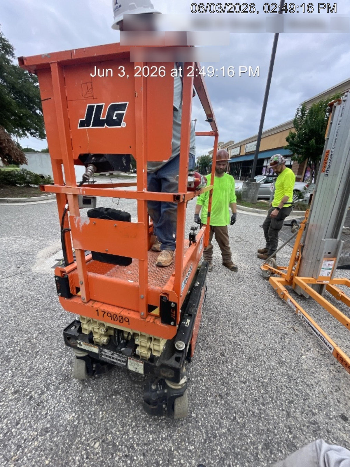 2021 JLG ES1330L