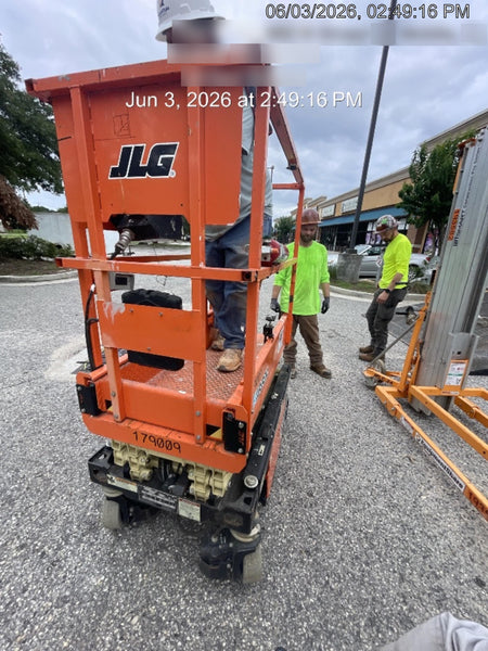 2021 JLG ES1330L