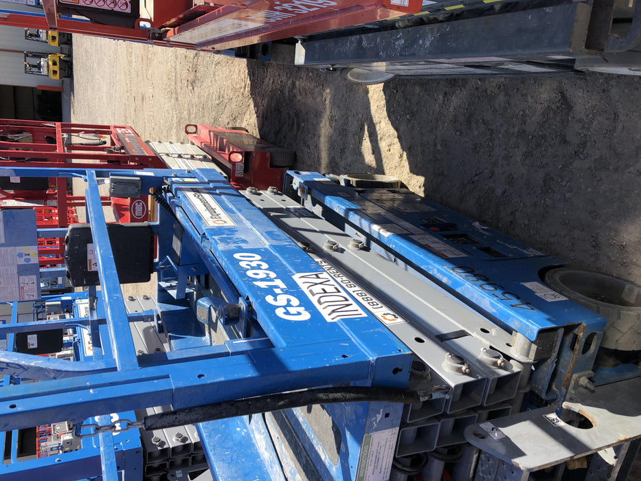 2019 Genie GS-1930 Fixed rails with chain Entry