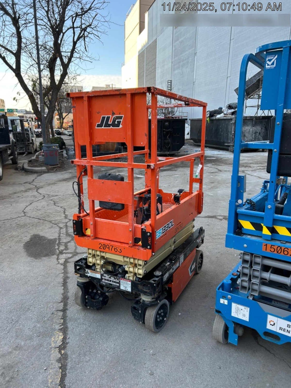 2022 JLG ES1330L