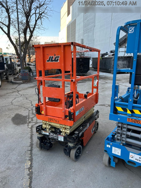 2022 JLG ES1330L