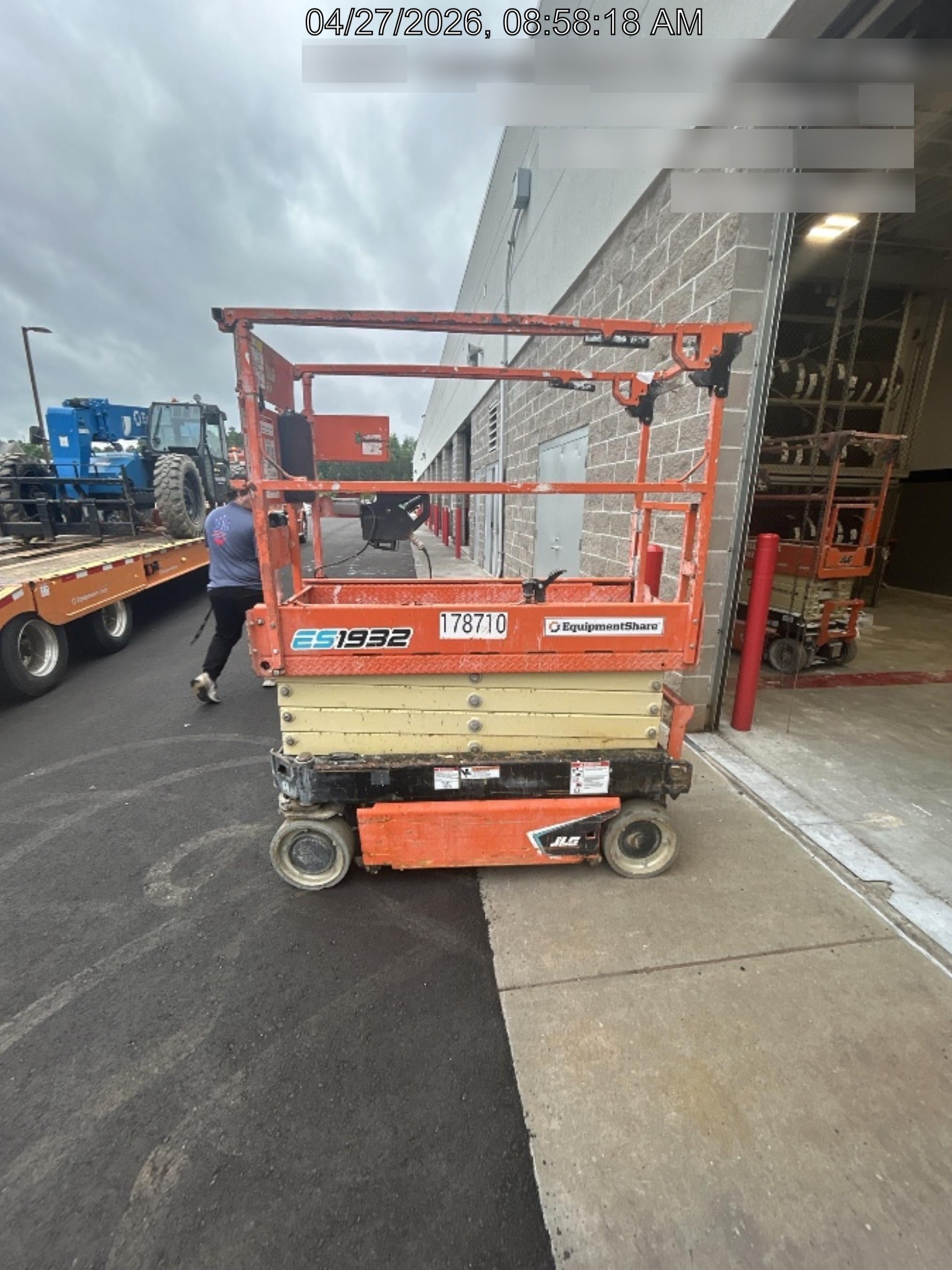 2021 JLG ES1932