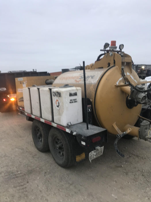 2021 Vac-Tron LP573XDT 500 Gallon Debris Tank w/ Hydraulic Tilt, two (2) 100 Gallon Water Tanks, Low Profile Torsion Axles (12,000 GVWR)