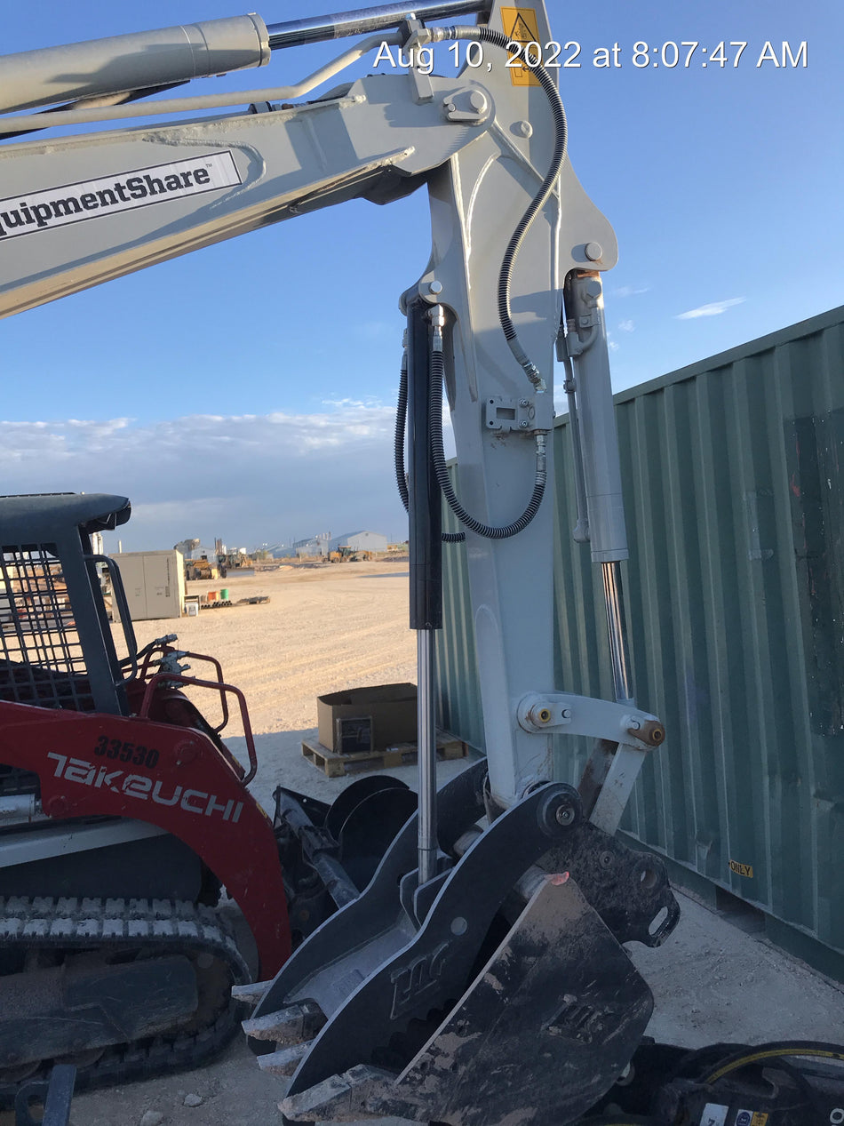 2022 TAKEUCHI TB235-2R