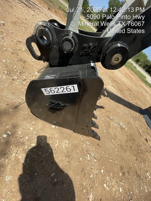 2025 TAKEUCHI 24" Bucket Takeuchi