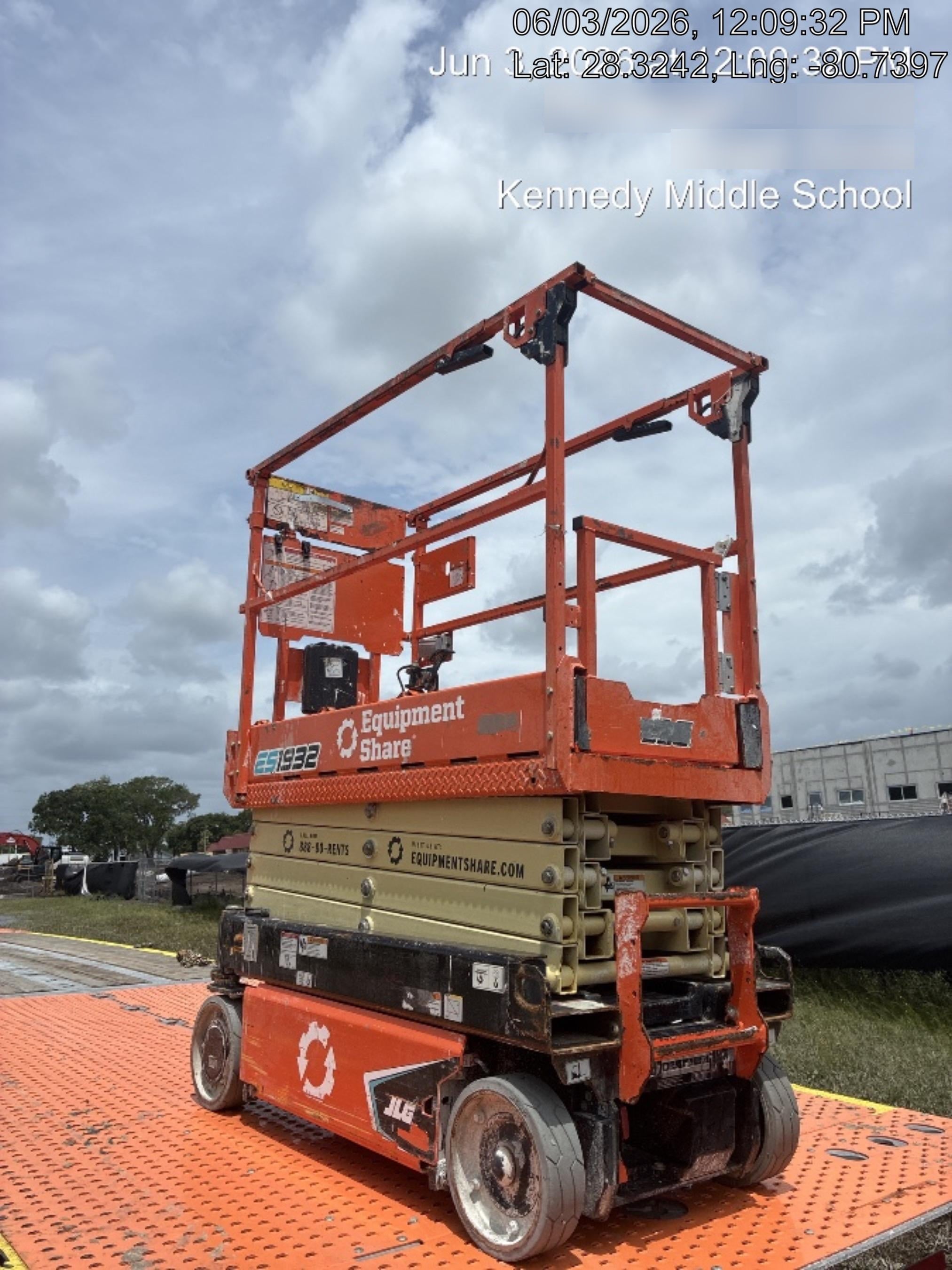 2023 JLG ES1932